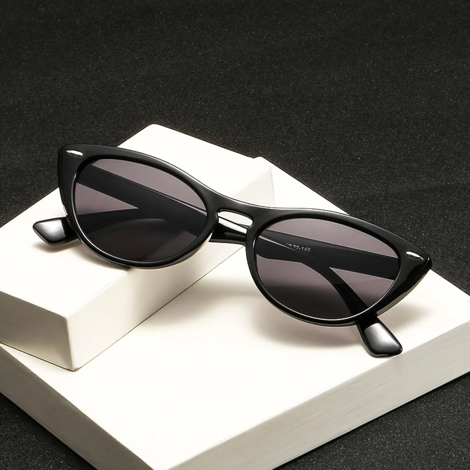Vintage Cat Eye Sunglasses Women Sunglasses Black Frame Fashion Shades Eyewear Uv400