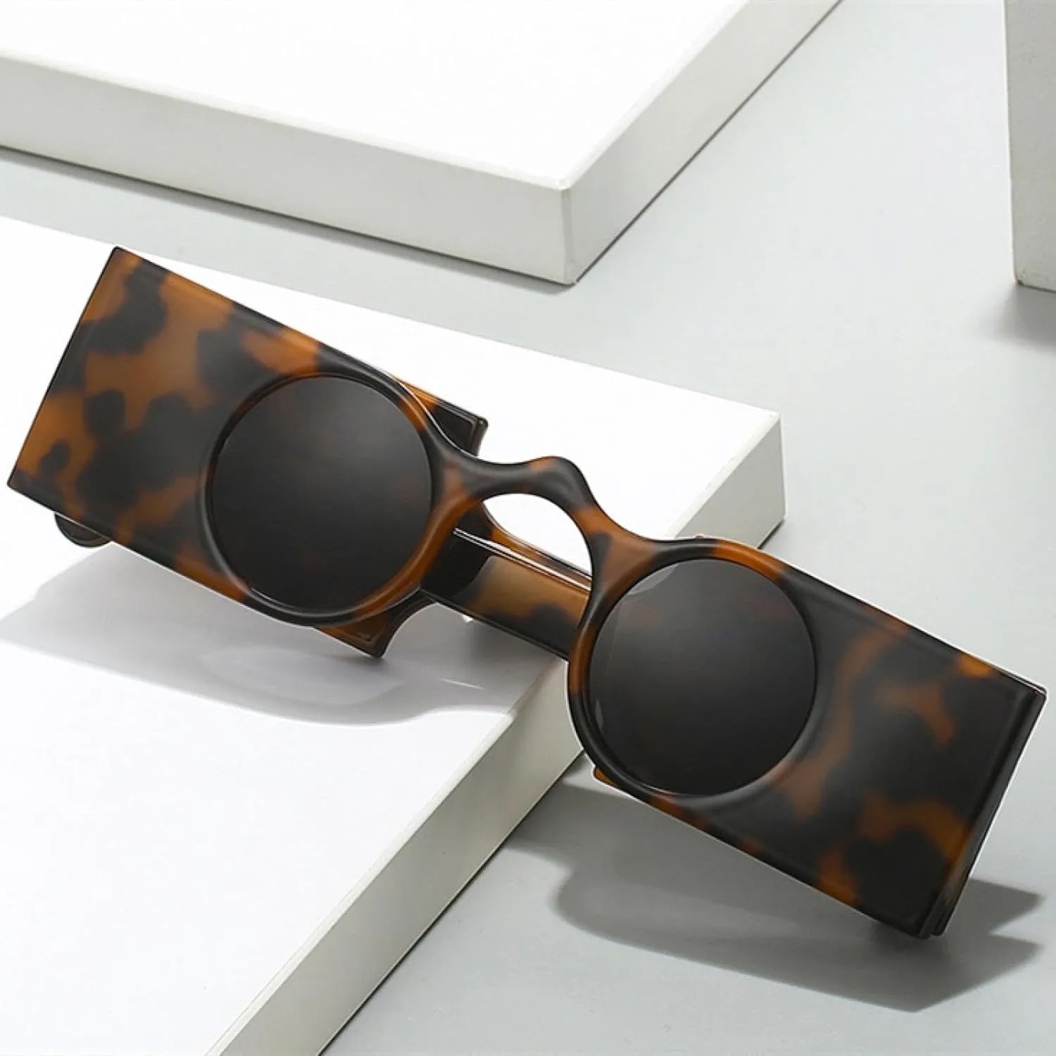 Vintage Punk Round Sunglasses for Women Retro Unique Fashion Wide Legs Uv400